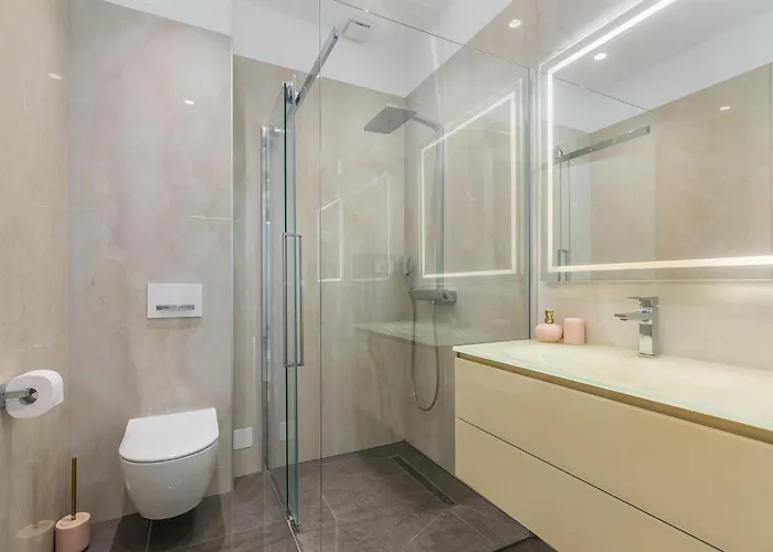 Nyaraló Sara Kastelir *