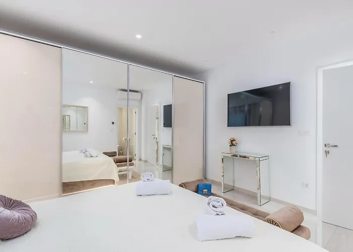 Sara Kastelir Nyaraló Poreč