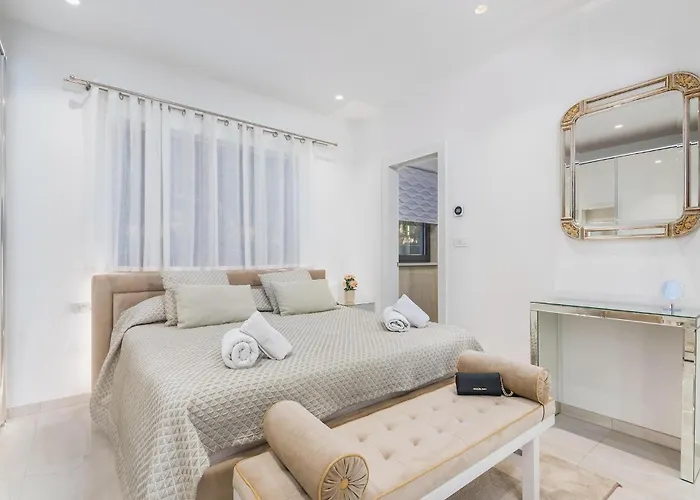 Sara Kastelir * Poreč