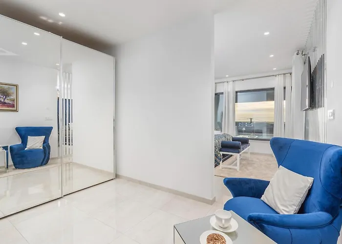 Sara Kastelir Nyaraló