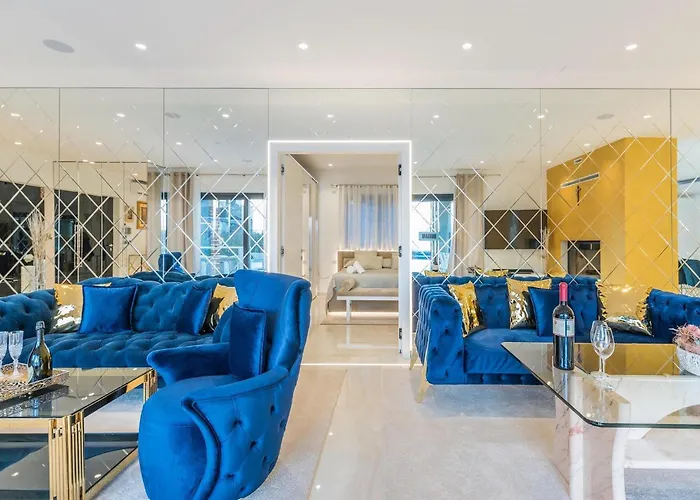 Nyaraló Sara Kastelir