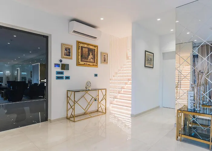 Sara Kastelir Nyaraló *